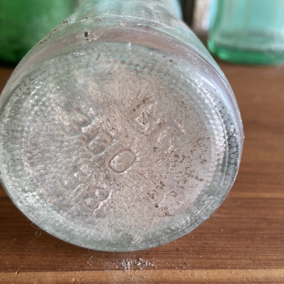 Four old bottles Sprite 7-Up orange crush and unknown - Picture 8 of 11